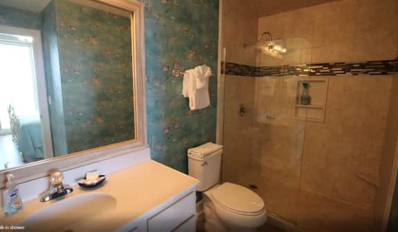 Emerald Isle 1006 - Front row beach chair service included! Affordable rates!