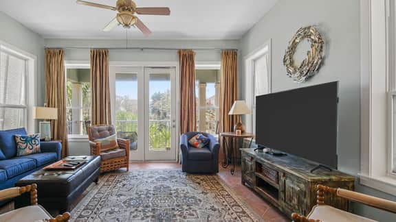 La Valencia 113 - Charming 3BD/3BA home in a gated community!