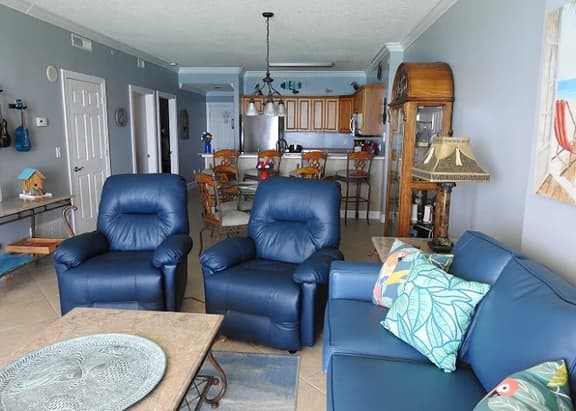 Emerald Isle 1309–Gulf-Front Corner Condo | Front-Row Beach Service Included