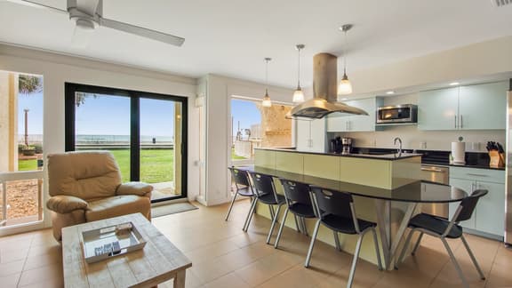 Latitude 3 - Spectacular oceanfront views!2BD/2BA. Sleeps 6