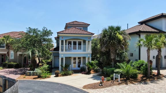 La Valencia 113 - Charming 3BD/3BA home in a gated community!